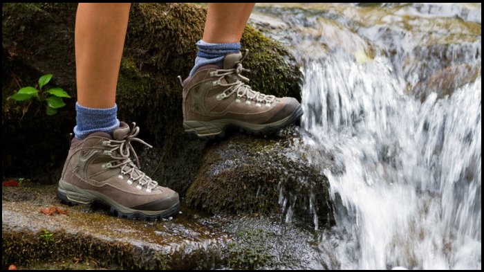 Rekomendasi Sepatu Gunung Waterproof