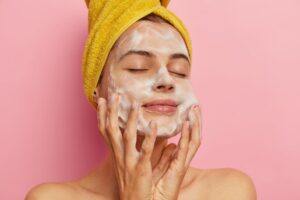 Cara Memilih Face Wash untuk Kulit Berminyak
