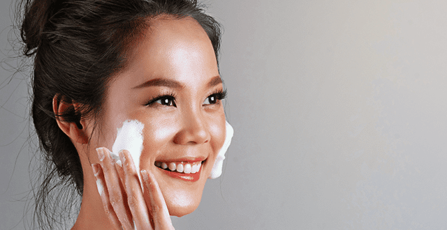 Merk Face Wash untuk Kulit Berminyak Terbaik